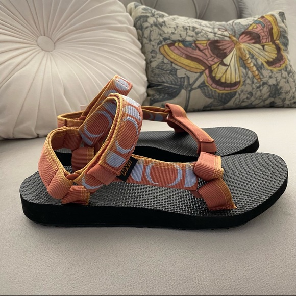 Teva | Shoes | Teva Original Universal Sandals Haze Aragon 8 New Without  Box | Poshmark
